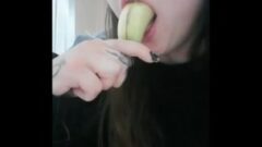 Girl sucking and deepthroat banana 