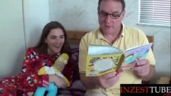 Inzesttube.com – Tata czyta córce bajkę na dobranoc… 