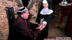 młoda zakonnica uwiedziona na seks w klasztorze 