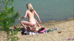 Prawdziwa młoda para potajemnie sfilmowana podczas ruchania na niemieckiej plaży 