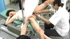 Trzech lekarzy pieprzy japońską cipkę i usta ( porno z dużym pac – dtgfm.com/yh4S ) 