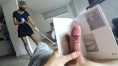 Publiczny Dick Flash 3. Pokojówka hotelowa patrzy, jak się masturbuję i pokazuje duży tyłek. 